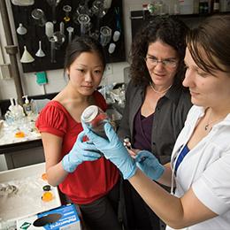 Professor Ruth Richardson with students in lab